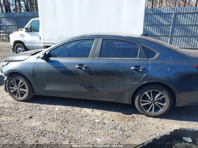 3KPF24AD8NE464455 KIA Forte Lxs
