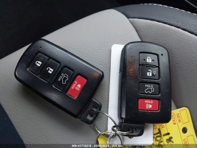JTMDFREV3JJ725578 Toyota Rav4 Limited