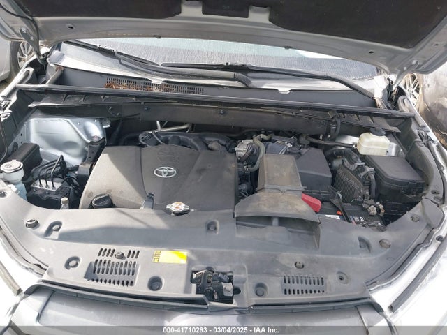 5TDKZRFH7KS551171 Toyota Highlander Xle