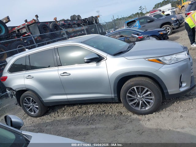 5TDKZRFH7KS551171 Toyota Highlander Xle
