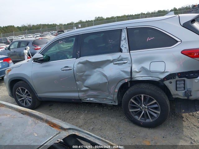 5TDKZRFH7KS551171 Toyota Highlander Xle