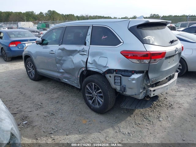 5TDKZRFH7KS551171 Toyota Highlander Xle