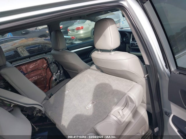 5TDKZRFH7KS551171 Toyota Highlander Xle