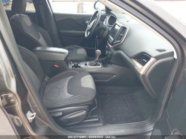 1C4PJLCS1EW319194 Jeep Cherokee Latitude