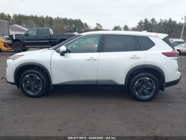 5N1BT3BB5RC740246 Nissan Rogue Sv Intelligent Awd