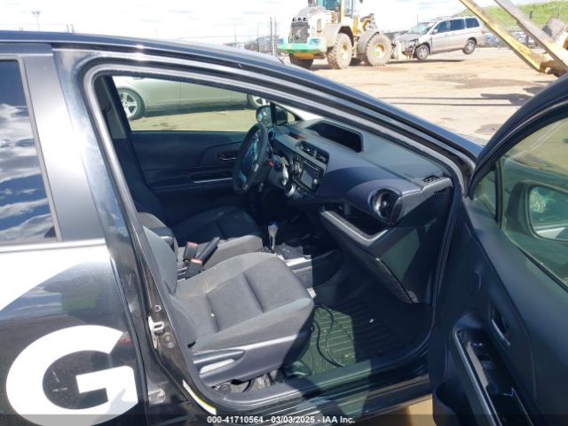 JTDKDTB33G1121860 Toyota Prius C Two