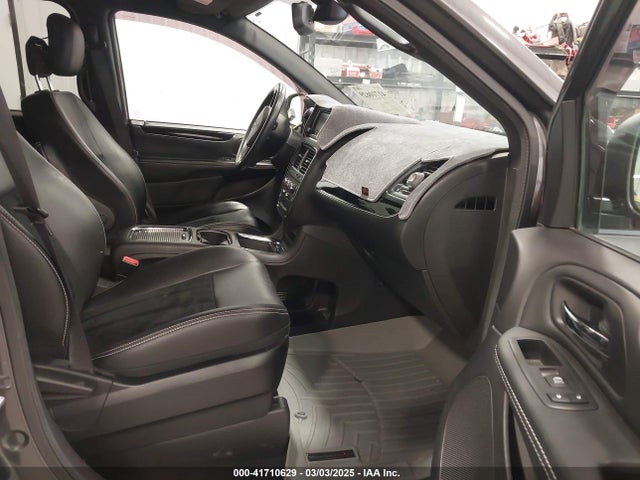 2C4RDGCG1JR251176 Dodge Grand Caravan Sxt