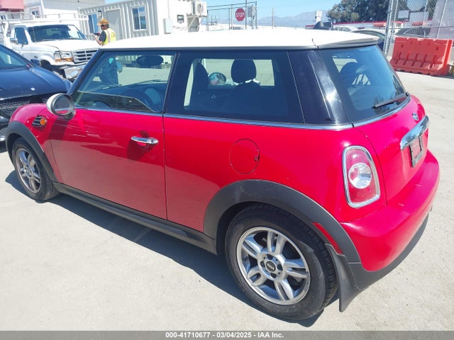 2013 MINI HARDTOP WMWSU3C51DT691398 Photo 2
