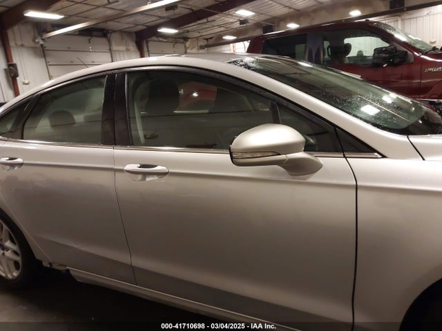 3FA6P0H76FR173527 Ford FUSION SE