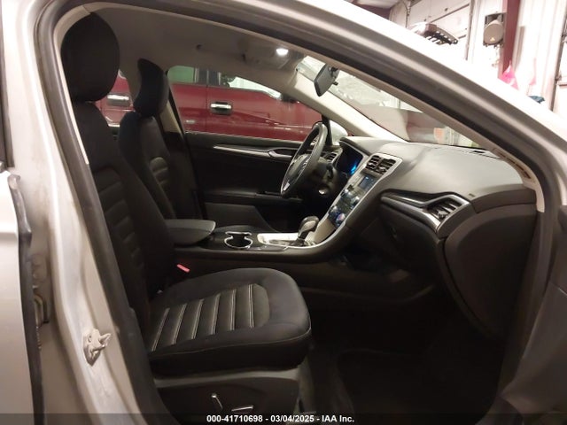 3FA6P0H76FR173527 Ford FUSION SE