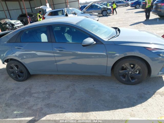 KMHLM4AJ7NU029118 Hyundai Elantra Hybrid Blue