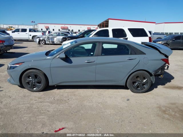 KMHLM4AJ7NU029118 Hyundai Elantra Hybrid Blue
