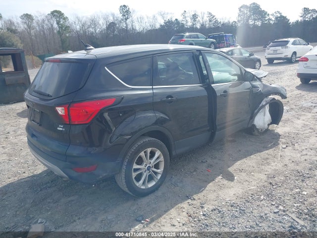 Ford ESCAPE SE 2019 1FMCU9GD7KUB68806 Image 4