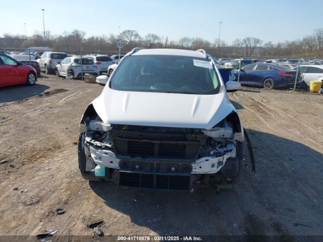 1FMCU0JD0HUC90100 Ford Escape Titanium