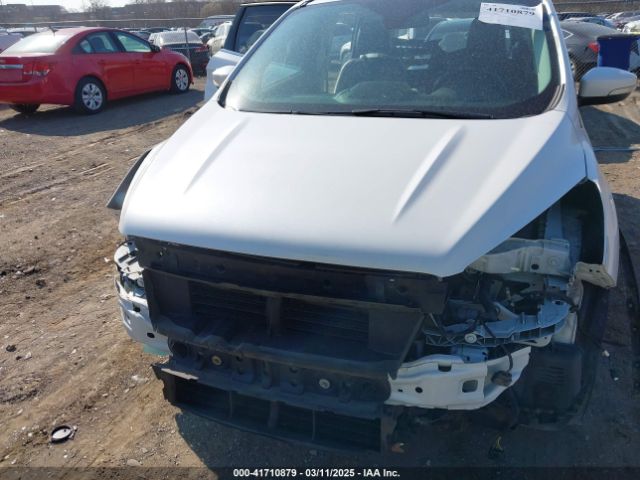 1FMCU0JD0HUC90100 Ford Escape Titanium