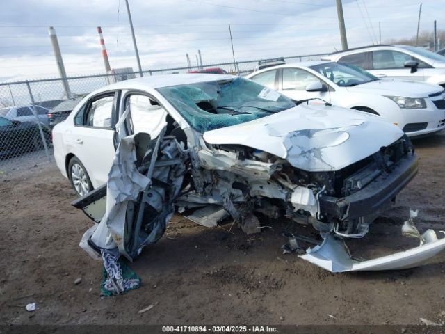 1VWAT7A33FC099429 auction archive image