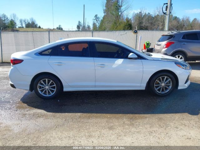5NPE24AF5KH738070 Hyundai SONATA SE