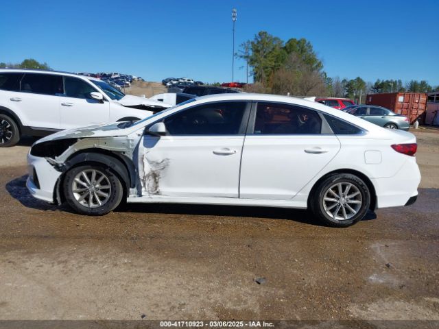 5NPE24AF5KH738070 Hyundai SONATA SE