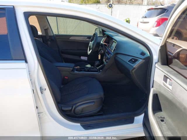 5NPE24AF5KH738070 Hyundai SONATA SE