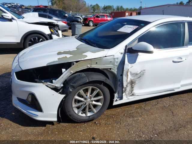 5NPE24AF5KH738070 Hyundai SONATA SE