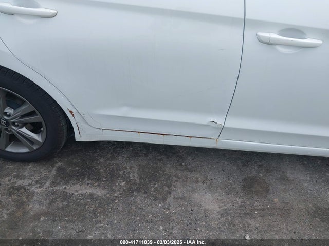 5NPD84LF0JH319128 Hyundai ELANTRA SEL