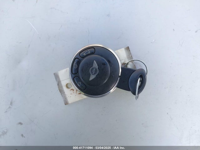 2011 MINI COOPER WMWZN3C57BT133094 Photo 10