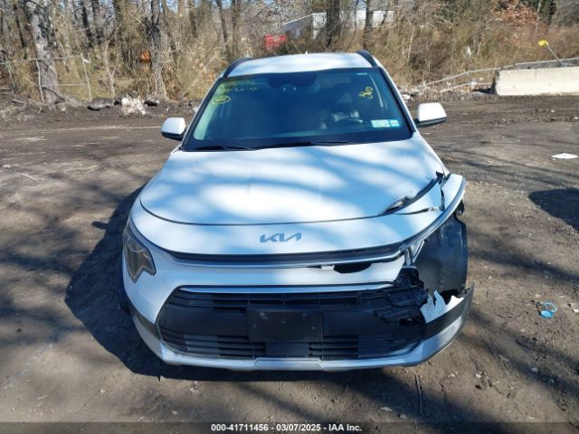 KNDCR3LE5P5044374 KIA NIRO EX