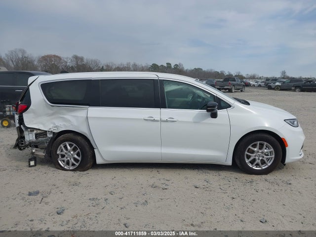 Chrysler Pacifica Touring L 2024 2C4RC1BG8RR167501 Image 13