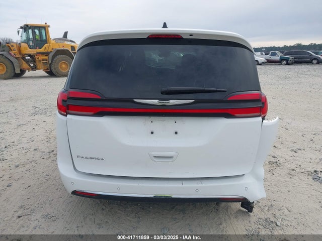 Chrysler Pacifica Touring L 2024 2C4RC1BG8RR167501 Image 16