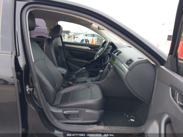 1VWAT7A30EC028218 Volkswagen Passat 1.8t Wolfsburg Edition