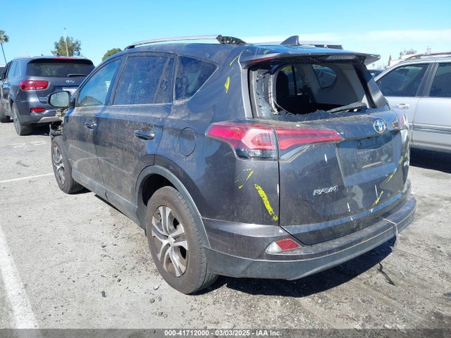 2T3ZFREV1GW294626 Toyota RAV4 LE