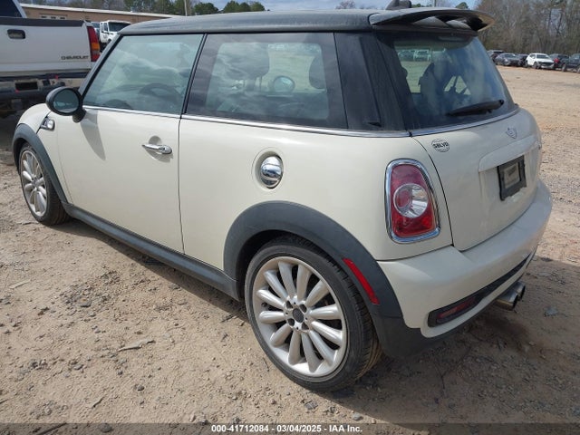 2011 MINI COOPER S WMWSV3C5XBTY14030 Photo 2
