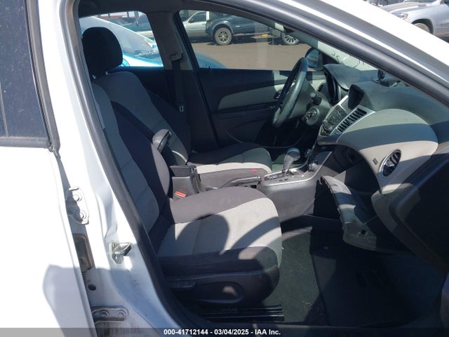 1G1PA5SG6E7468499 Chevrolet Cruze Ls Auto