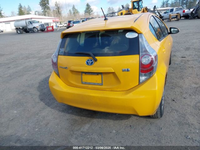 JTDKDTB33E1079493 Toyota Prius C Two