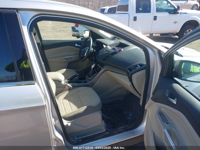 1FMCU9GX8EUA34627 Ford ESCAPE SE