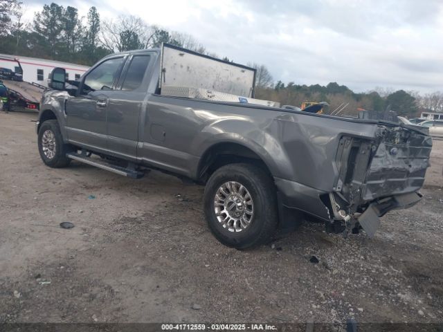 1FT7X2A65NED82853 Ford F-250 Lariat