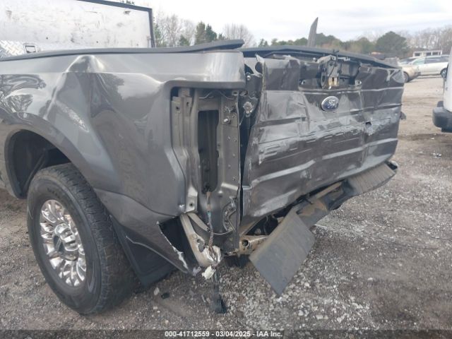 1FT7X2A65NED82853 Ford F-250 Lariat