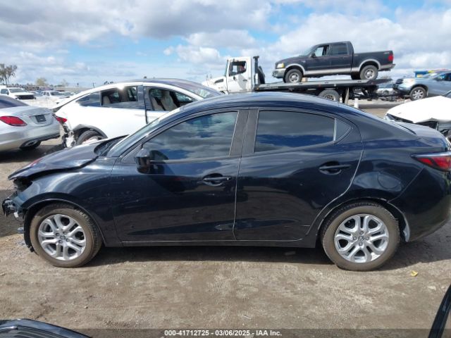 3MYDLBYV2JY317033 Toyota YARIS IA