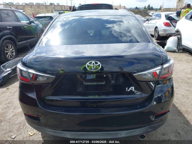 3MYDLBYV2JY317033 Toyota YARIS IA
