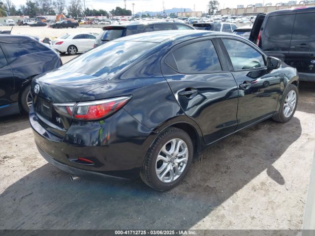 3MYDLBYV2JY317033 Toyota YARIS IA