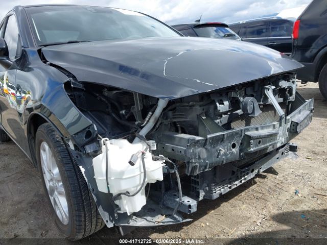 3MYDLBYV2JY317033 Toyota YARIS IA