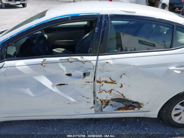 5NPD74LFXJH271334 Hyundai ELANTRA SE