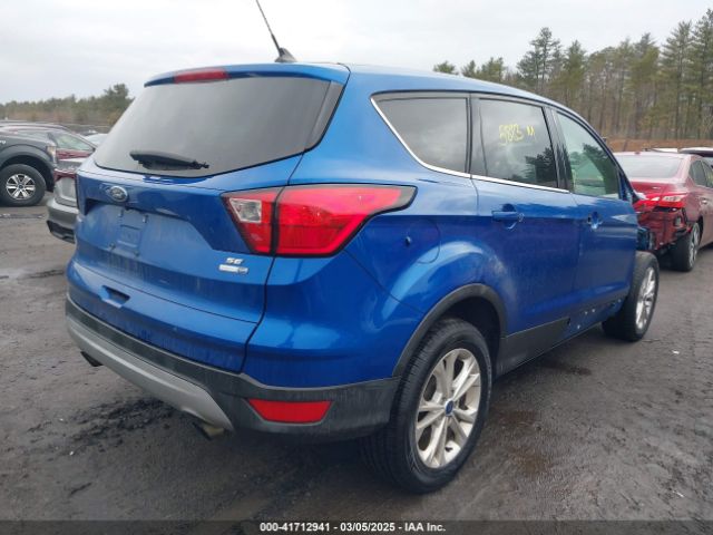 1FMCU9GD1KUB14255 Ford ESCAPE SE