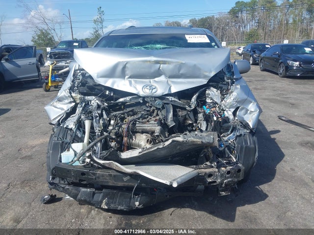 5TDXK3DC3FS550300 Toyota Sienna Se Premium 8 Passenger