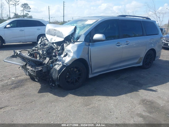 5TDXK3DC3FS550300 Toyota Sienna Se Premium 8 Passenger