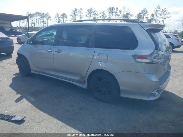 5TDXK3DC3FS550300 Toyota Sienna Se Premium 8 Passenger