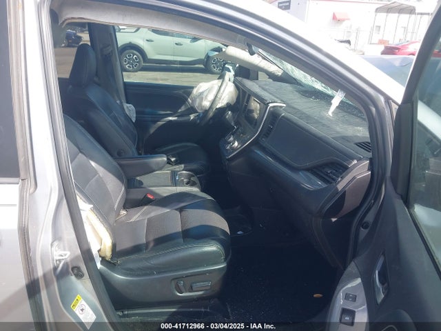 5TDXK3DC3FS550300 Toyota Sienna Se Premium 8 Passenger