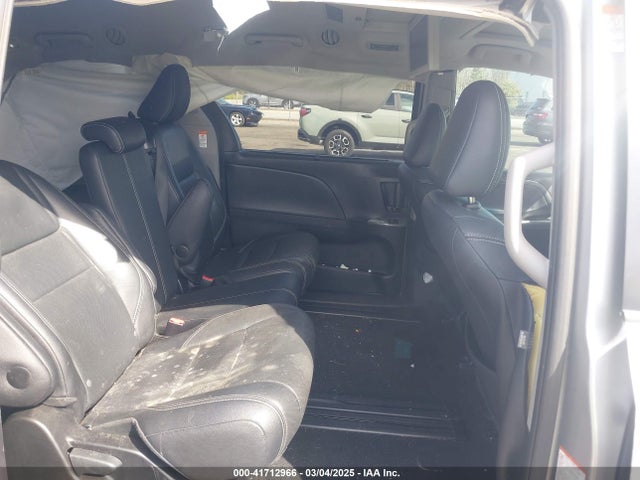 5TDXK3DC3FS550300 Toyota Sienna Se Premium 8 Passenger