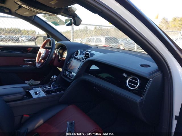 2019 BENTLEY BENTAYGA SJAAM2ZV9KC024576 Photo 4
