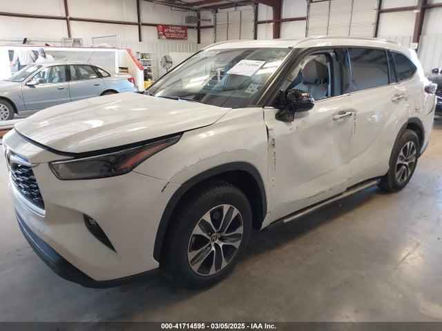 5TDGZRAH6NS540289 Toyota Highlander Xle